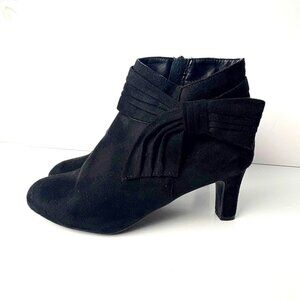 East 5th Black Suede Bow Womens  Ankle Booties Size 8 1/2 Kitten‎ Heels Zip Goth